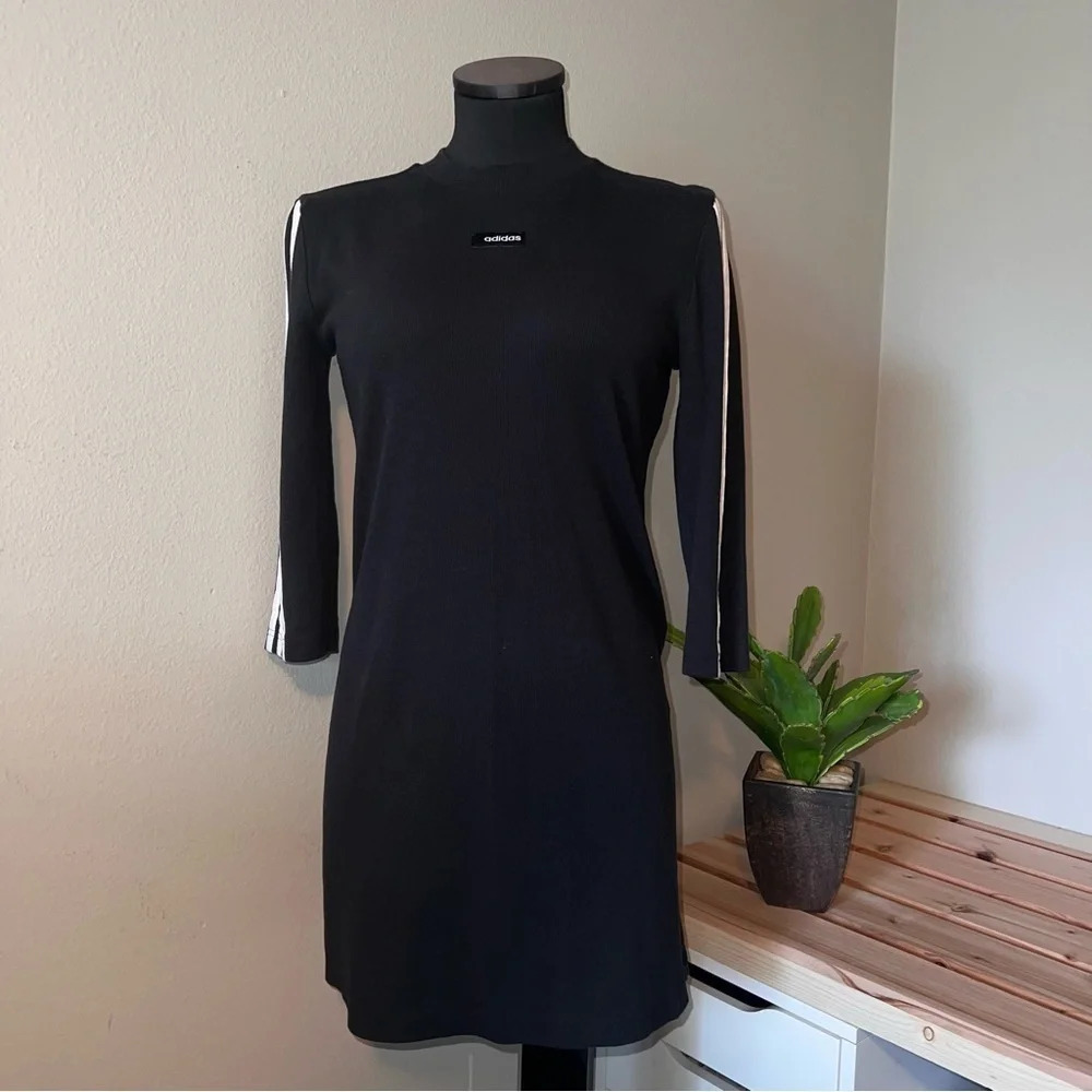 Adidas Mini Dress Size Small ❤️